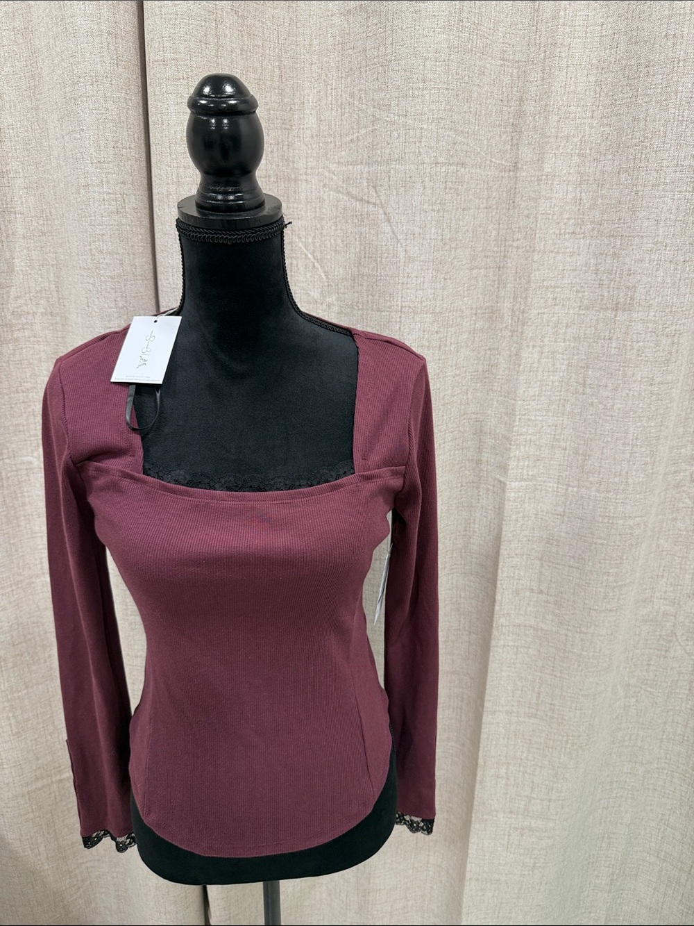 Jessica Simpson Windsor Wine Ribbed Knit Top